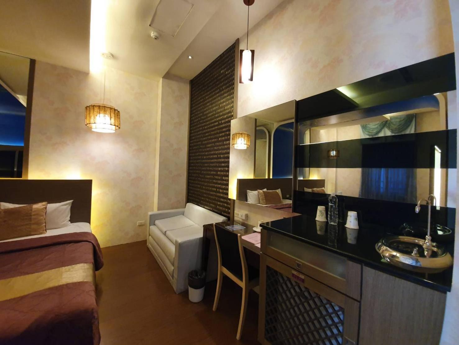 Sun Garden Motel Kaohsiung Exterior photo